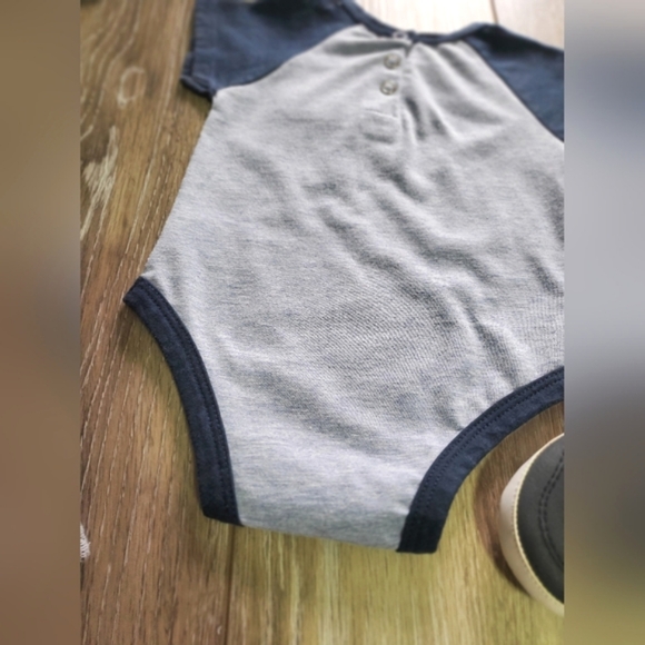 🇺🇲7 for All Mankind boys baby 3 pc outfit, distressed navy/ lt.blue 0-3M - Picture 11 of 14